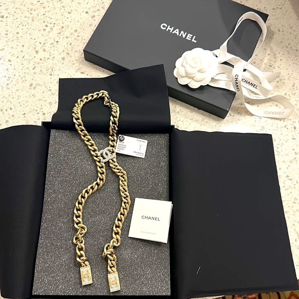 Chanel necklace Strauss CC Chunky NWT, Full Set